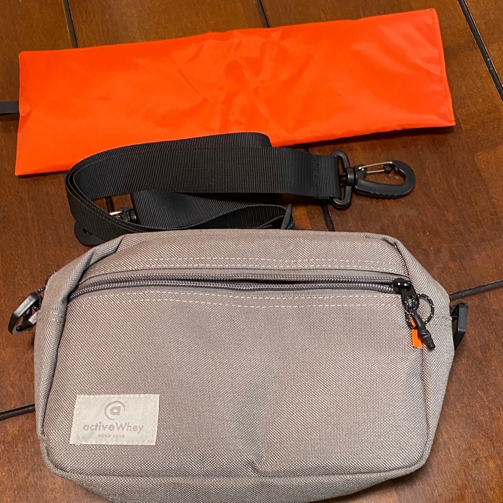 Active USA Gray Belt Bag with Black Strap Great Condition SS1